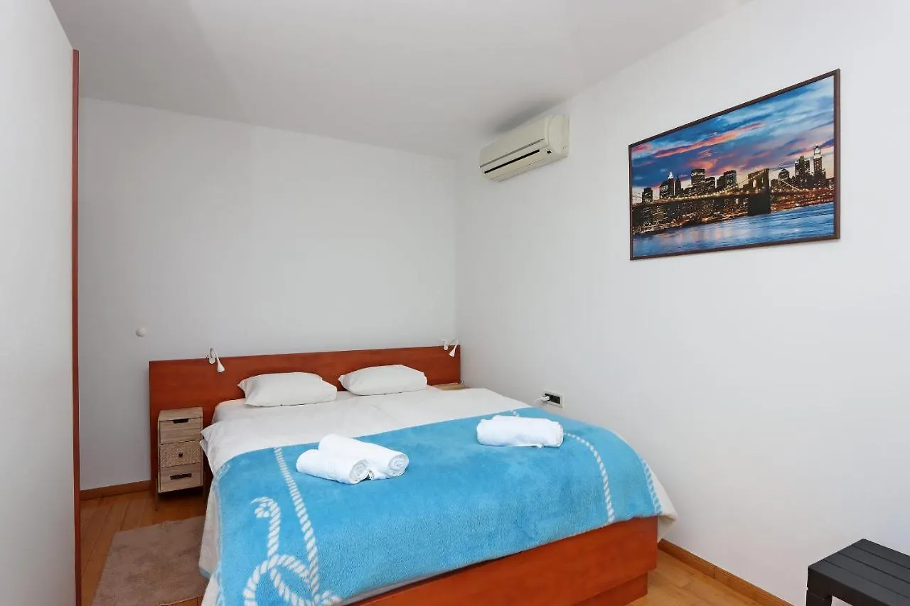 Apartment Starry Night - Smart Tv, Extra Big Bed, Big Bathtub, Private Parking, Sea View, Wifi, 2Bedrooms Volosko