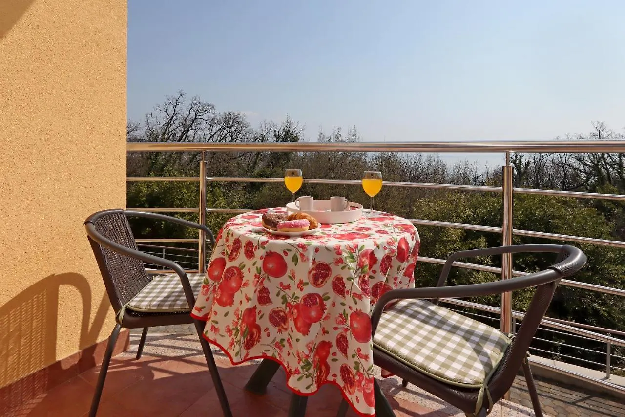 Starry Night - Smart Tv, Extra Big Bed, Big Bathtub, Private Parking, Sea View, Wifi, 2Bedrooms Volosko 0*,