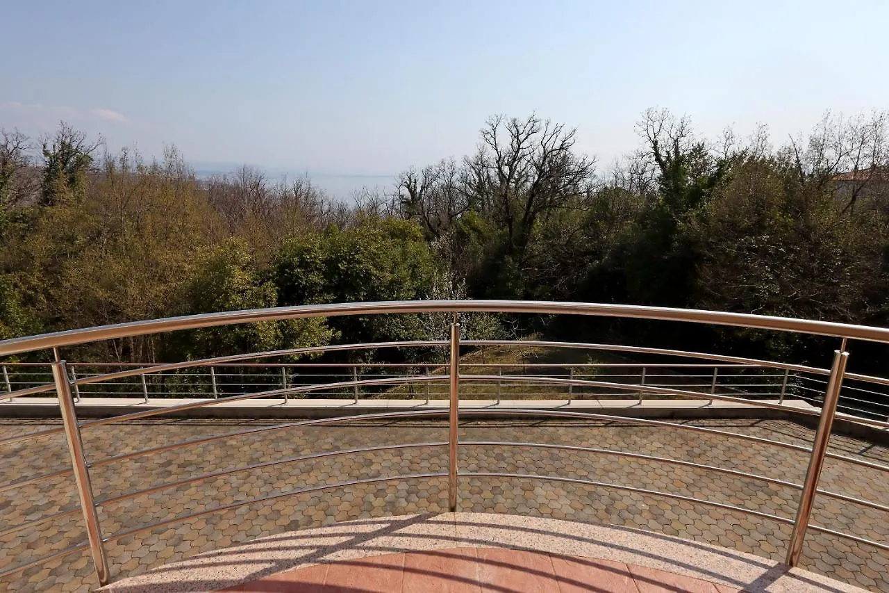Starry Night - Smart Tv, Extra Big Bed, Big Bathtub, Private Parking, Sea View, Wifi, 2Bedrooms Volosko Apartment